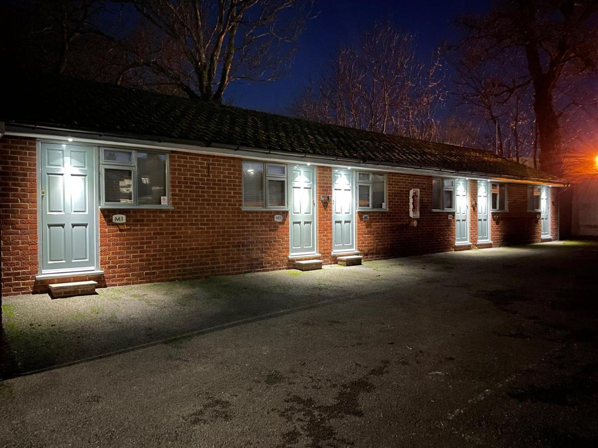 Arlan House, Central Basingstoke Hotel Exterior photo