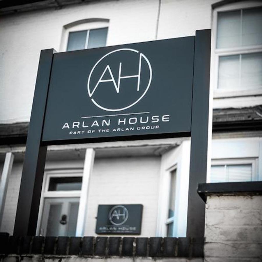 Arlan House, Central Basingstoke Hotel Exterior photo