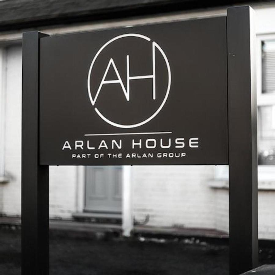Arlan House, Central Basingstoke Hotel Exterior photo